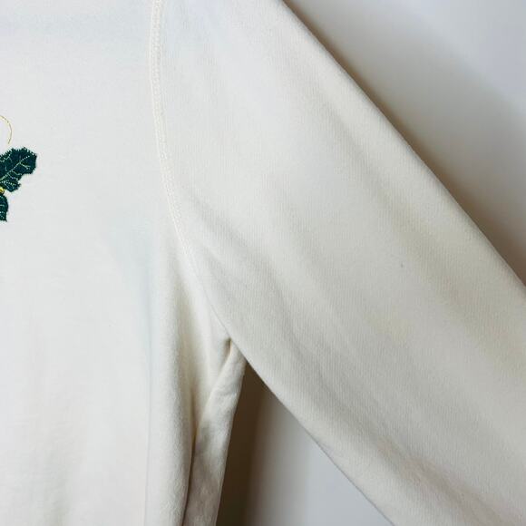 Cream Crew Neck Sweatshirt Poinsettia Applique Design Christmas Sz Medium - Picture 7 of 7